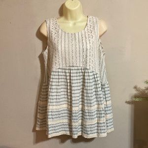 Paisley Vine women’s top size medium so cute. Spring/Summer tops